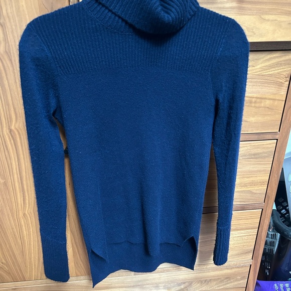 Verónica Beard cashmere navy turtleneck - Picture 3 of 3